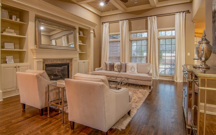 Tapeta na flizelinie w mieszkaniu: wybór, przygotowanie, klejenie i koszty krok po kroku