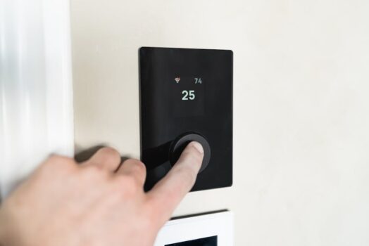 Elektryczne ogrzewanie podłogowe w mieszkaniu: systemy, montaż i koszty krok po kroku