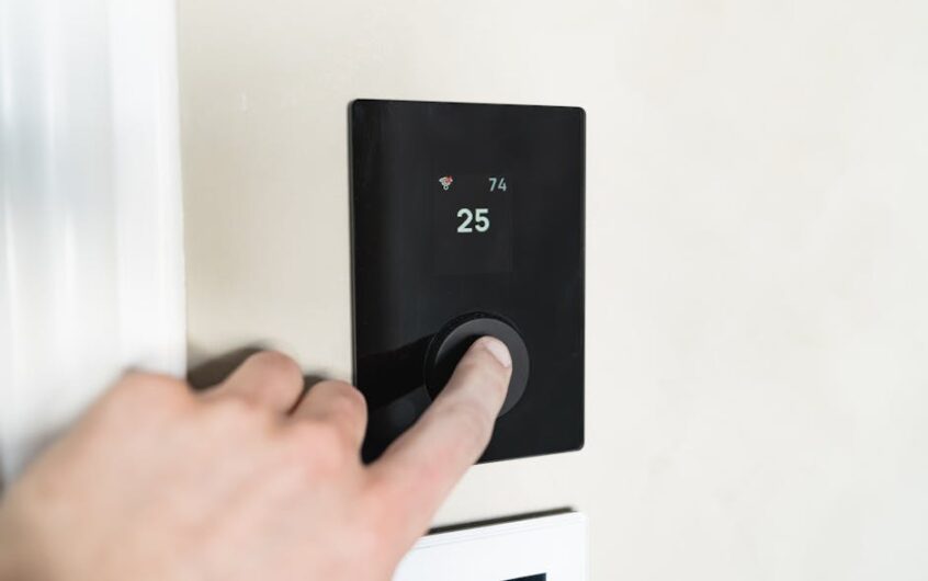 Elektryczne ogrzewanie podłogowe w mieszkaniu: systemy, montaż i koszty krok po kroku